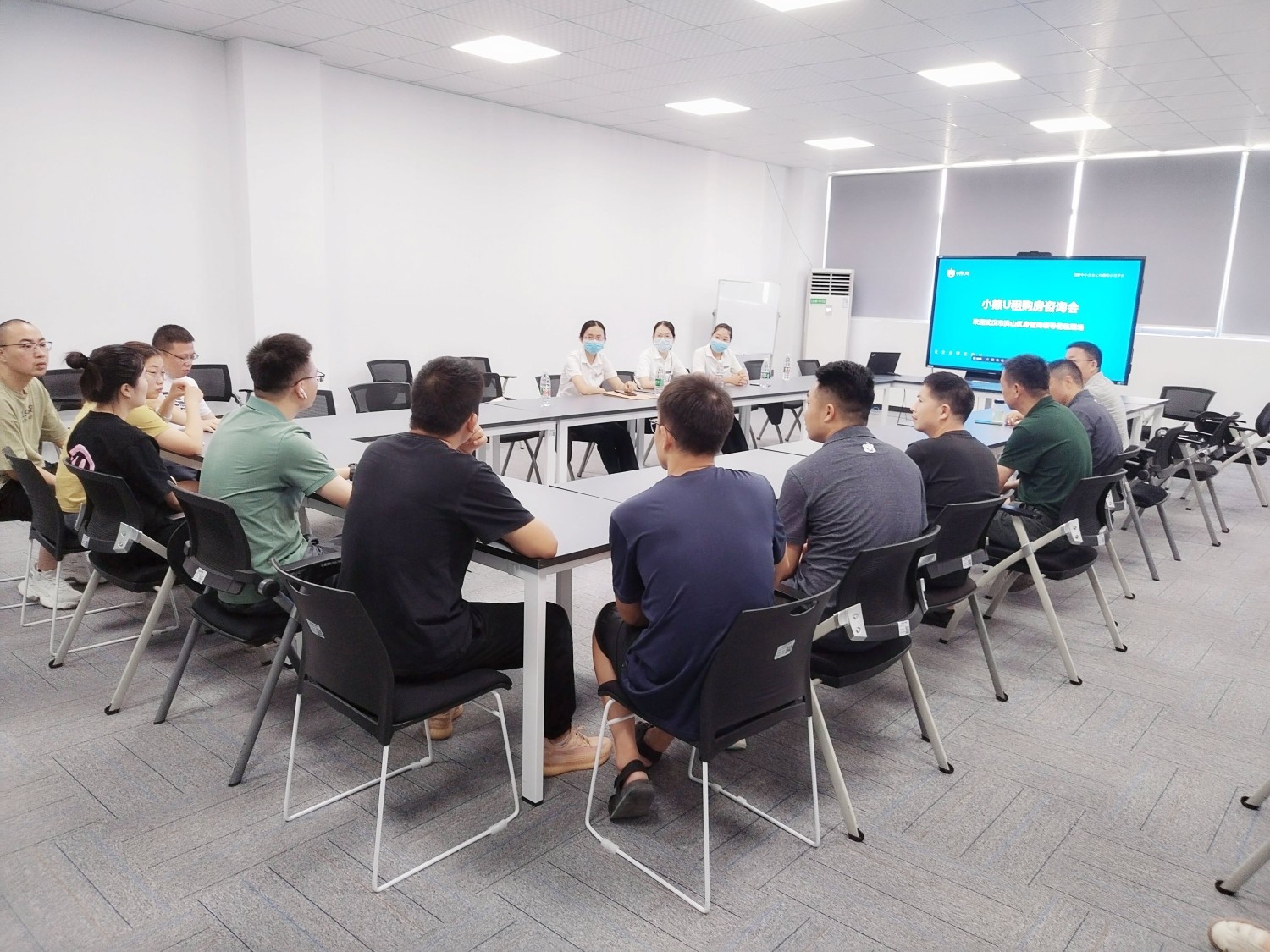 政务服务“列车”驶入企业 洪山区打造“一站式”办证与技术咨询新模式